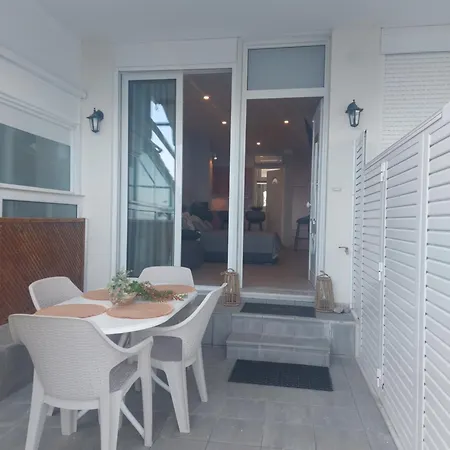 Captain's Sea View 1 Apartman *