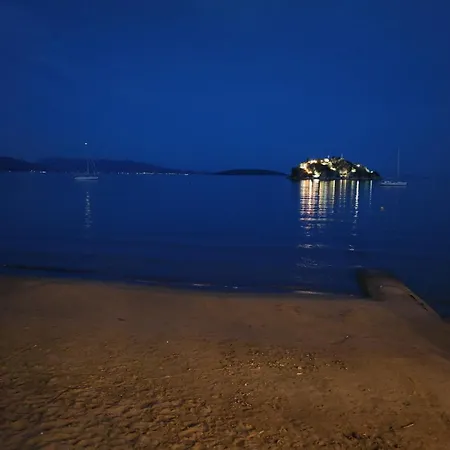 Captain's Sea View 1 *