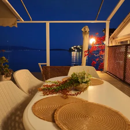 Apartman Captain's Sea View 1 *